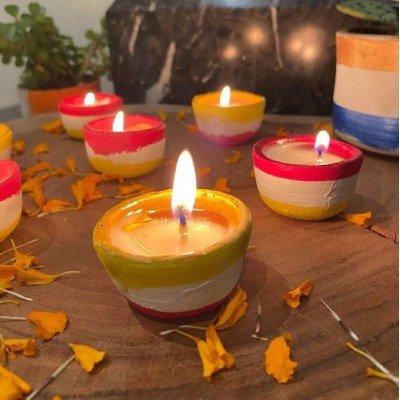 Hand crafted Earthen diyas (Set of 12) Hand crafted Earthen diyas (Set of 12)