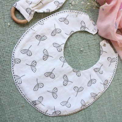 Grey Twig Printed bib