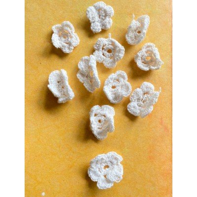 White crochet flowers White crochet flowers